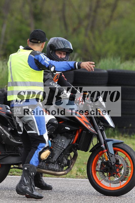 Archiv-2025/10 23.04.2025 Cornu Master School ADR/rot-rouge/53